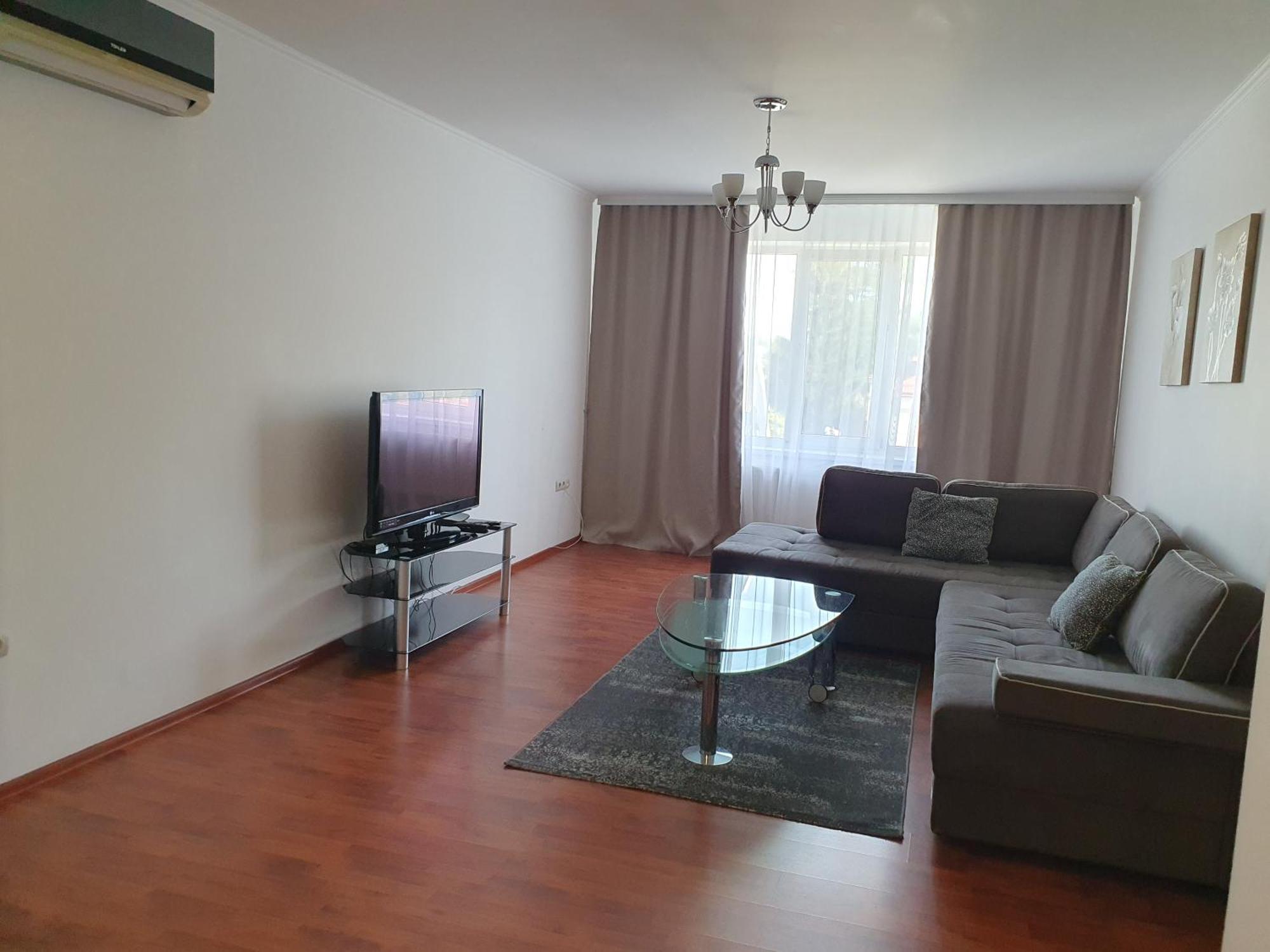 Mitropolit Dosoftei Street Apartment